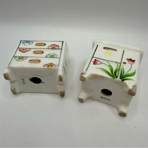 Vintage Ceramic Made in Japan Floral Stove & Dresser Salt & Pepper Set - Picture 6 of 6